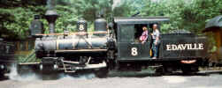 Ancienne locomotive à vapeur en marche